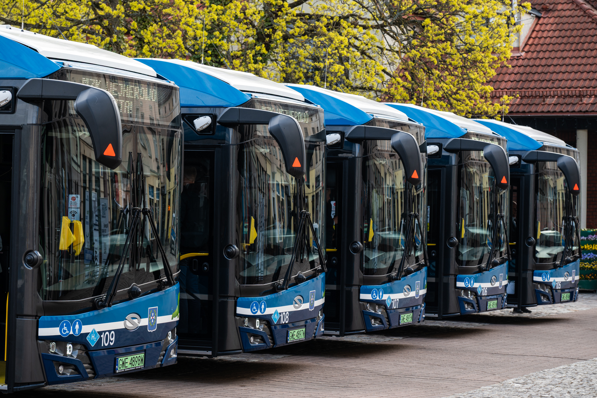 Sześć autobusów wodorowych ruszyło na trasy