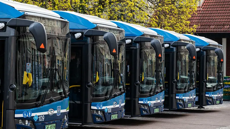 Sześć autobusów wodorowych ruszyło na trasy