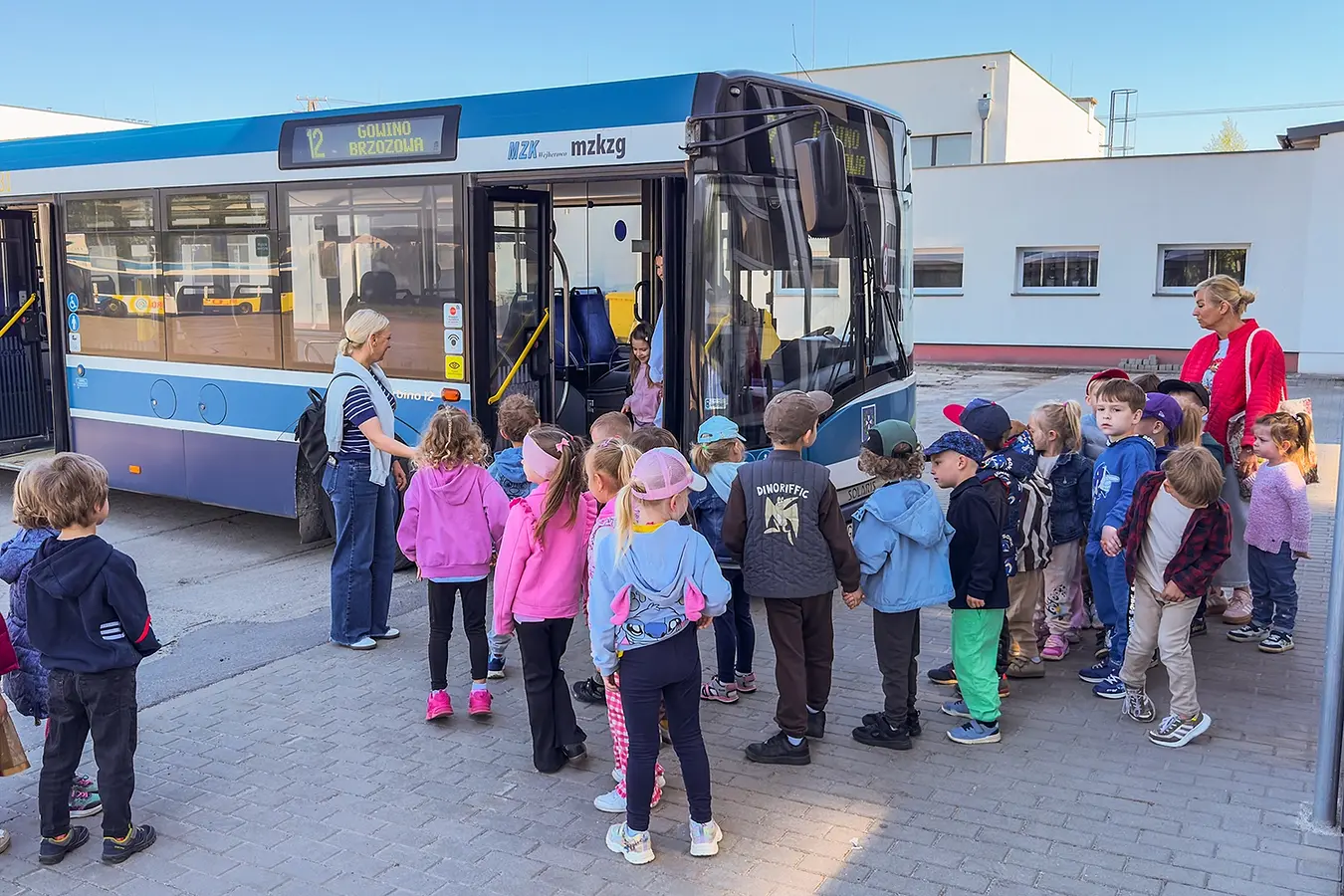 Przedszkolaki z Bolszewa odwiedziły zajezdnię MZK Wejherowo